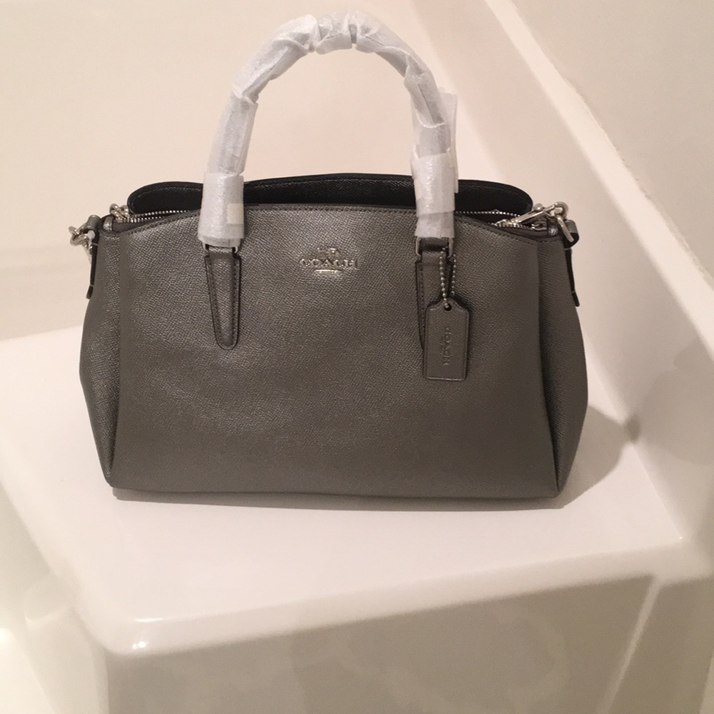 Coach purse with detachable strap